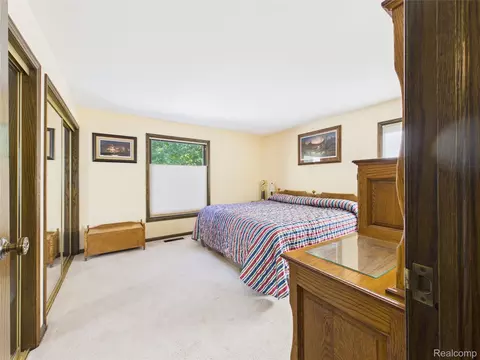 Bedroom - 9515 E Bristol Rd, Davison, MI 48423 photo 2 of 10