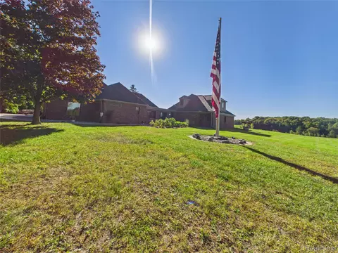 Exterior - 9515 E Bristol Rd, Davison, MI 48423 photo 7 of 22