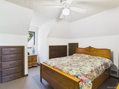 Bedroom - 9515 E Bristol Rd, Davison, MI 48423 photo 1 of 10