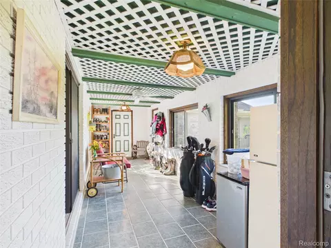 Entry Way - 9515 E Bristol Rd, Davison, MI 48423 photo 1 of 10