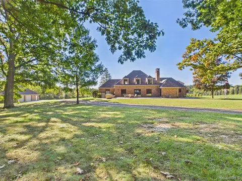 Exterior - 9515 E Bristol Rd, Davison, MI 48423 photo 12 of 22
