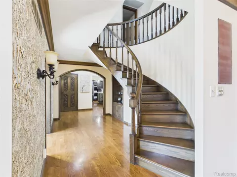 Entry Way - 9515 E Bristol Rd, Davison, MI 48423 photo 5 of 10