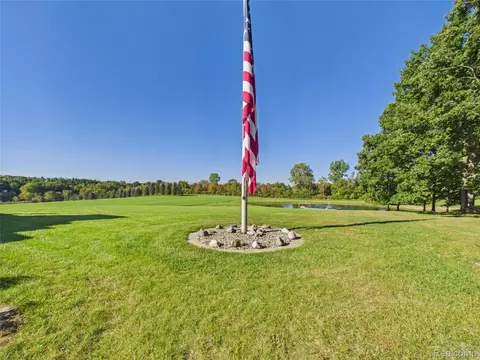 Exterior - 9515 E Bristol Rd, Davison, MI 48423 photo 8 of 22