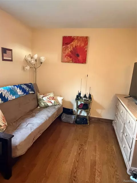 Bedroom - 9515 E Bristol Rd, Davison, MI 48423 photo 6 of 10