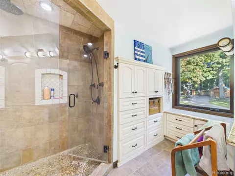 Bath - 9515 E Bristol Rd, Davison, MI 48423 photo 7 of 8
