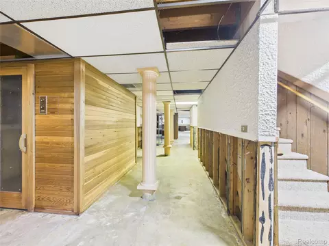 Entry Way - 9515 E Bristol Rd, Davison, MI 48423 photo 10 of 10