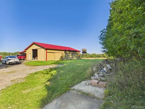 Exterior - 9515 E Bristol Rd, Davison, MI 48423 photo 18 of 22