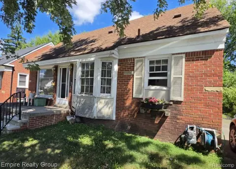 19592 Brady, Redford, MI 48240