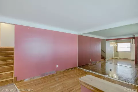 Living - 3356 Harding St, Dearborn, MI 48124 photo 2 of 5