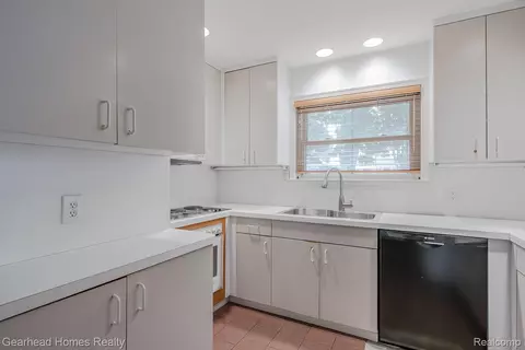 Kitchen - 3356 Harding St, Dearborn, MI 48124 photo 2 of 6