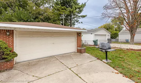 Exterior - 3356 Harding St, Dearborn, MI 48124 photo 2 of 5