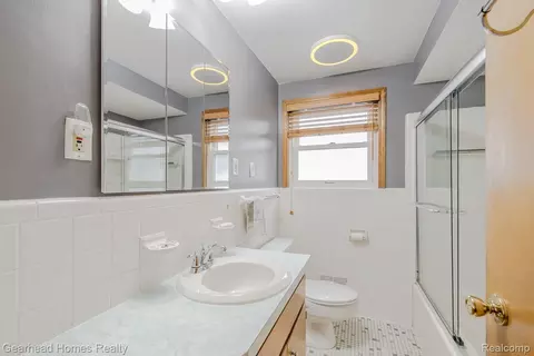 Bath - 3356 Harding St, Dearborn, MI 48124 photo 1 of 3