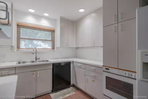 Kitchen - 3356 Harding St, Dearborn, MI 48124 photo 3 of 6