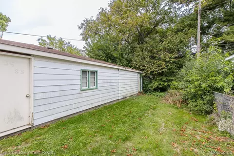 Exterior - 3356 Harding St, Dearborn, MI 48124 photo 4 of 5
