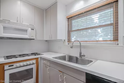 Kitchen - 3356 Harding St, Dearborn, MI 48124 photo 4 of 6