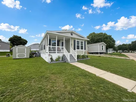 3 Parakeet Hill Dr, Orion, MI 48359