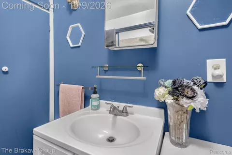 Bath - 3380 W Hill Rd, Mundy, MI 48507 photo 2 of 3