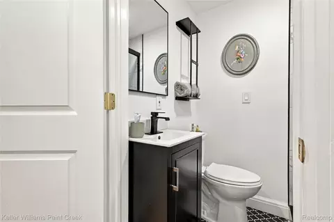 Bath - 3308 Spring Meadow Dr, Rochester, MI 48306 photo 4 of 5