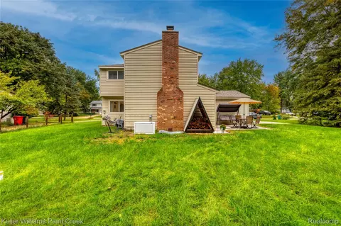 Exterior - 3308 Spring Meadow Dr, Rochester, MI 48306 photo 3 of 4