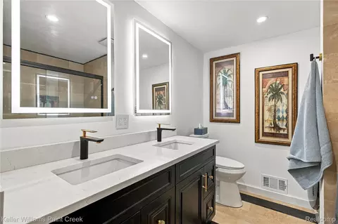Bath - 3308 Spring Meadow Dr, Rochester, MI 48306 photo 2 of 5