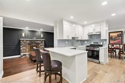 Kitchen - 3308 Spring Meadow Dr, Rochester, MI 48306 photo 2 of 5