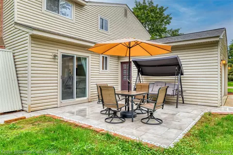 Exterior - 3308 Spring Meadow Dr, Rochester, MI 48306 photo 2 of 4
