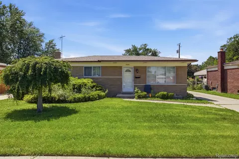 28445 Bradner Dr, Warren, MI 48088