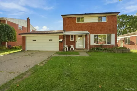 29615 Roan Dr, Warren, MI 48093