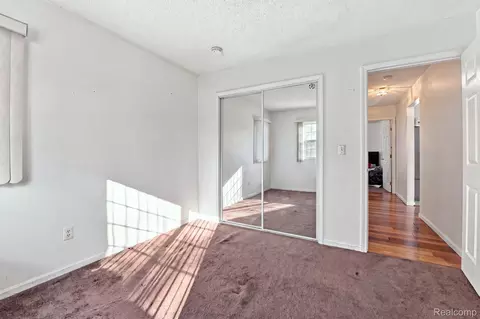 Bedroom - 19046 Abbey Ct, Brownstown, MI 48193 photo 3 of 7