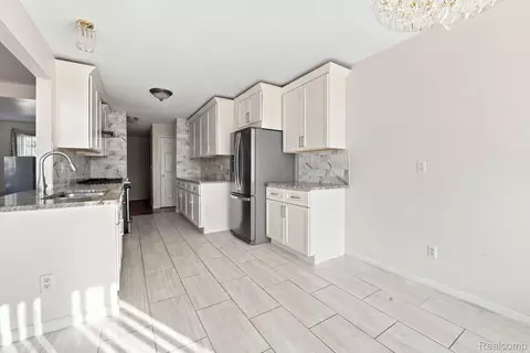 Kitchen - 19046 Abbey Ct, Brownstown, MI 48193 photo 1 of 3