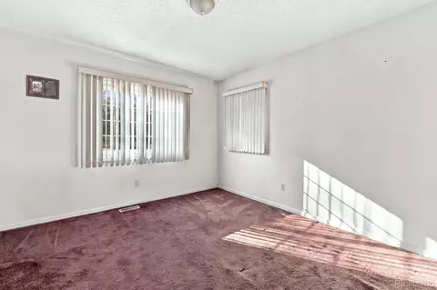 Bedroom - 19046 Abbey Ct, Brownstown, MI 48193 photo 1 of 7