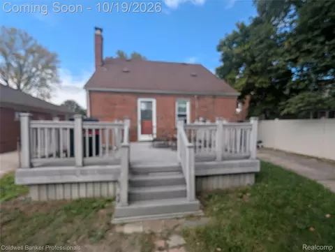 979 Liberty Ave, Lincoln Park, MI 48146