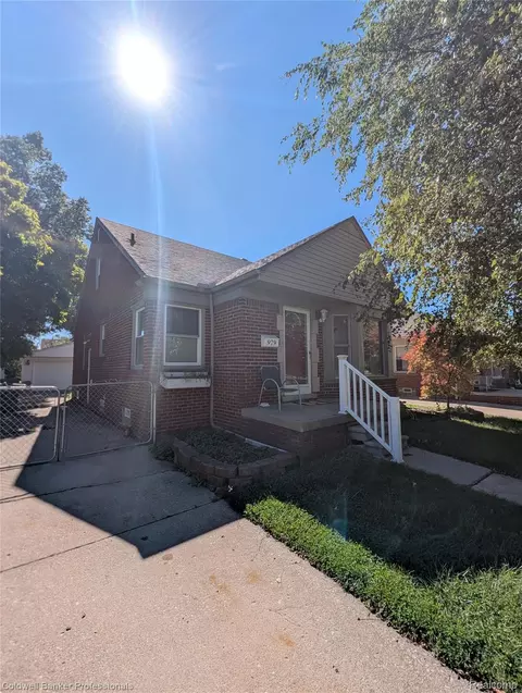 979 Liberty Ave, Lincoln Park, MI 48146