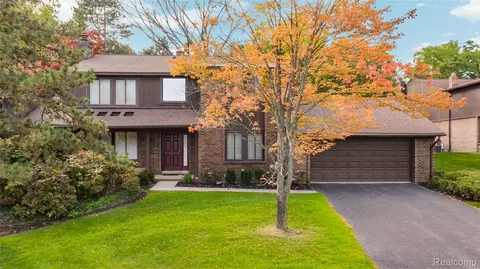 4066 Chablis St, West Bloomfield, MI 48323
