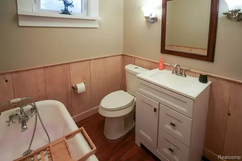 Bath - 25991 E Huron River Dr, Flat Rock, MI 48134 photo 6 of 7