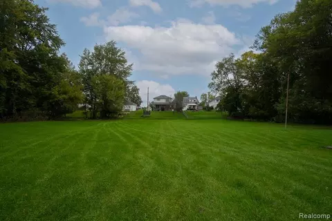 Exterior - 25991 E Huron River Dr, Flat Rock, MI 48134 photo 7 of 7