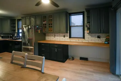 Kitchen - 25991 E Huron River Dr, Flat Rock, MI 48134 photo 1 of 3