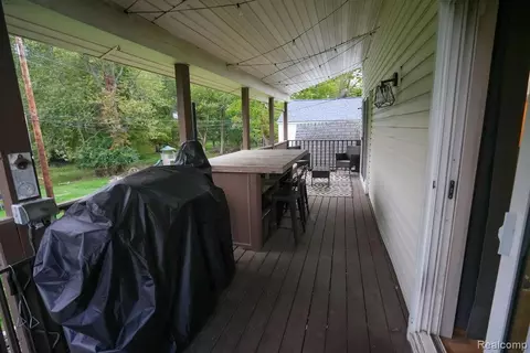 Exterior - 25991 E Huron River Dr, Flat Rock, MI 48134 photo 4 of 7