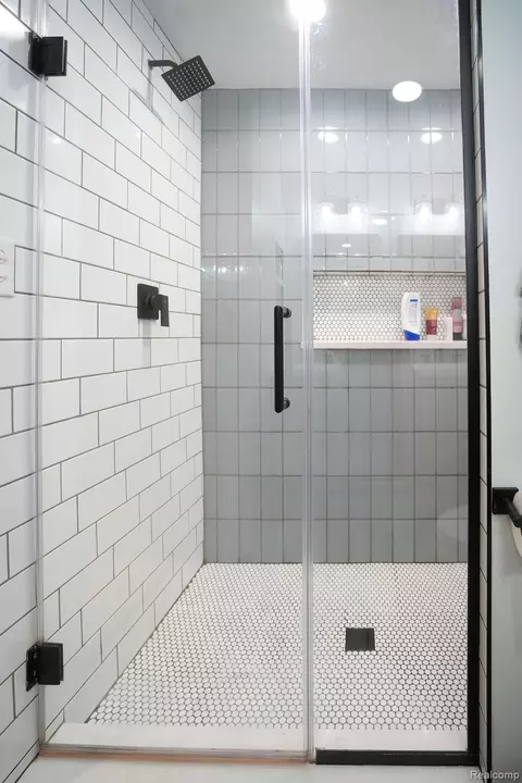 Bath - 25991 E Huron River Dr, Flat Rock, MI 48134 photo 5 of 7