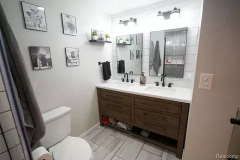 Bath - 25991 E Huron River Dr, Flat Rock, MI 48134 photo 1 of 7