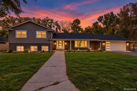 15879 Millar Rd, Clinton Township, MI 48036
