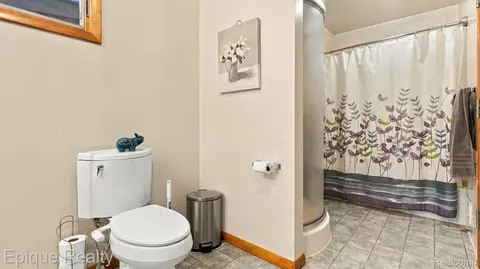 Bath - 6320 Winegar Rd, Woodhull, MI 48872 photo 3 of 4