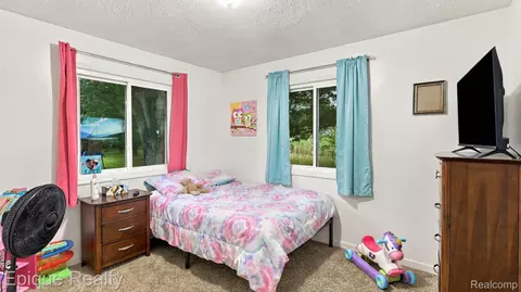 Bedroom - 6320 Winegar Rd, Woodhull, MI 48872 photo 4 of 7