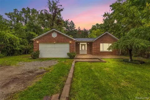 25348 Orchard Lake Rd, Farmington Hills, MI 48336