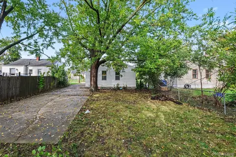 Exterior - 4409 Cuthbertson St, Flint, MI 48507 photo 5 of 5