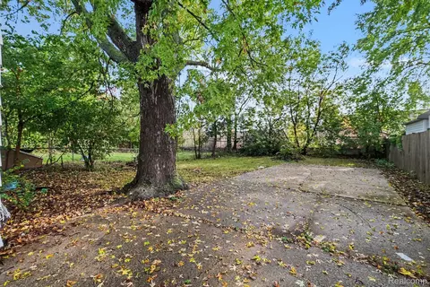 Exterior - 4409 Cuthbertson St, Flint, MI 48507 photo 4 of 5