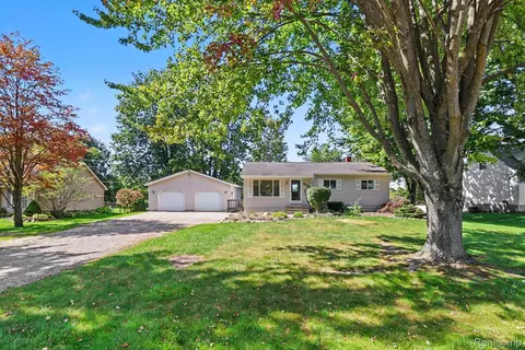 905 N Wilder Rd, Lapeer, MI 48446