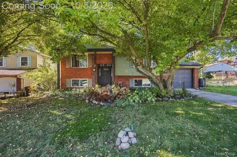 8522 Buckingham Dr, Superior, MI 48198