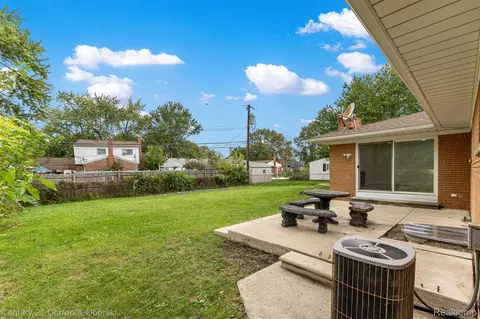 Exterior - 11276 Pardee Rd, Taylor, MI 48180 photo 5 of 6
