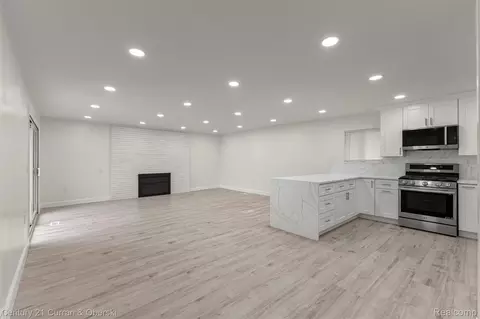 Living - 11276 Pardee Rd, Taylor, MI 48180 photo 5 of 10